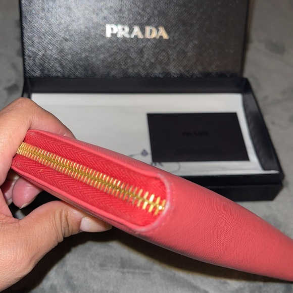 Prada Saffiano zippy long wallet excellent condition Preloved - Picture 13 of 15